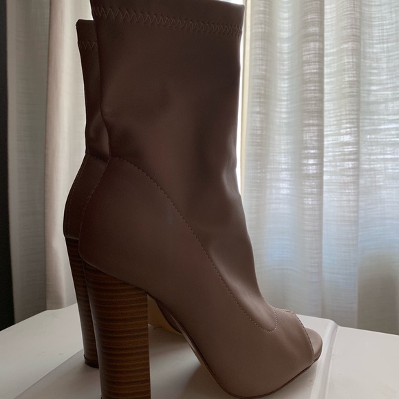 Heels - Picture 2 of 3